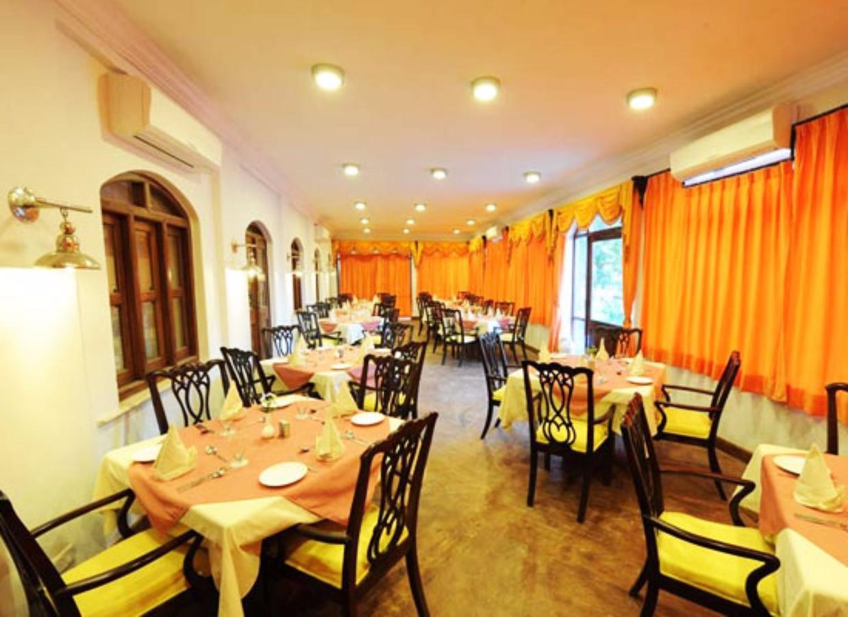Atulya Fort Khejarla Extérieur photo