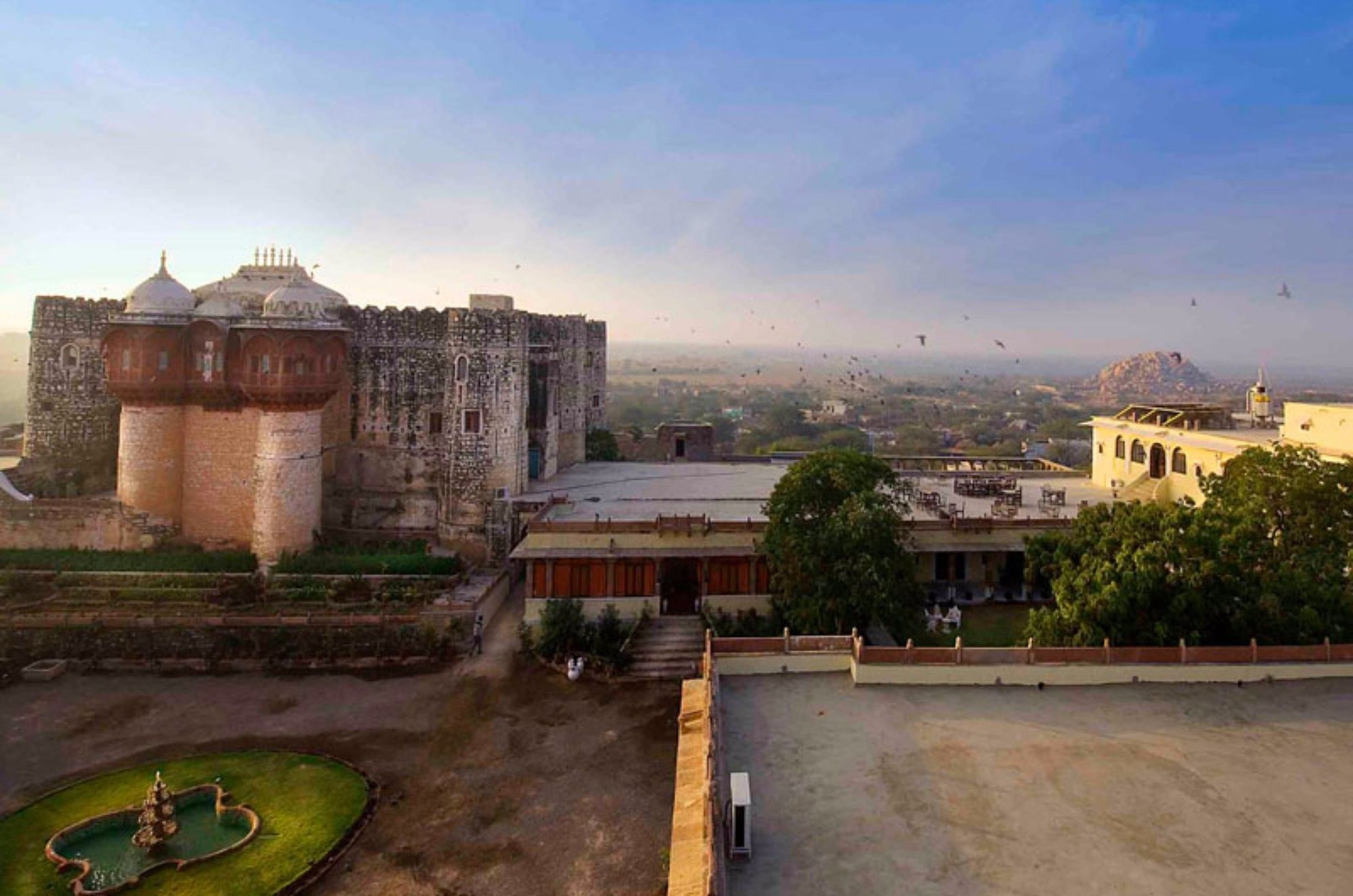 Atulya Fort Khejarla Extérieur photo
